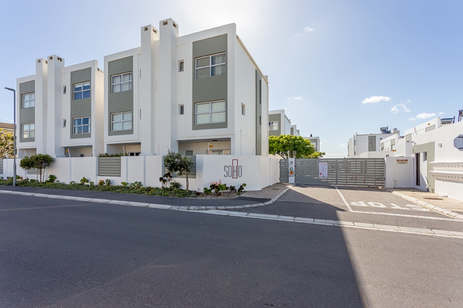 2 Bedroom Property for Sale in Parklands North Western Cape